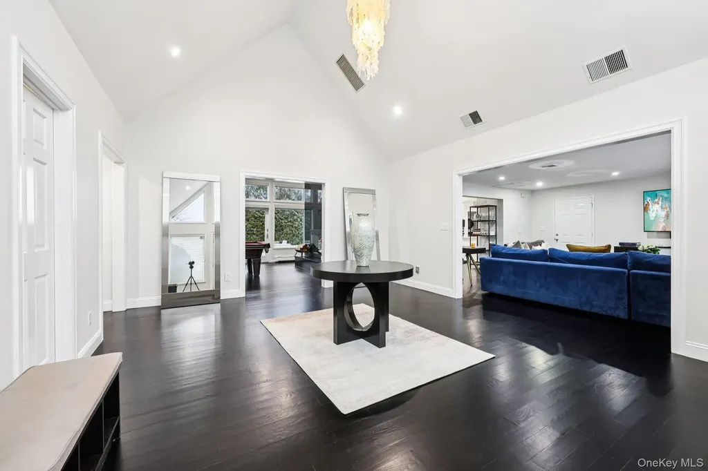 6 Carol Lane Mamaroneck NY 10543