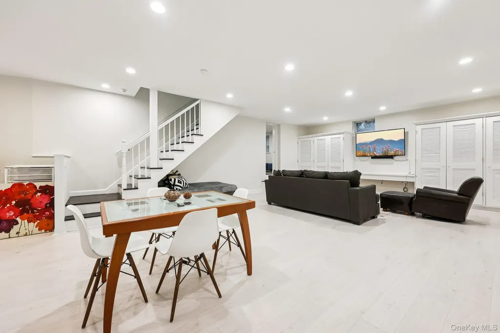 6 Carol Lane Mamaroneck NY 10543