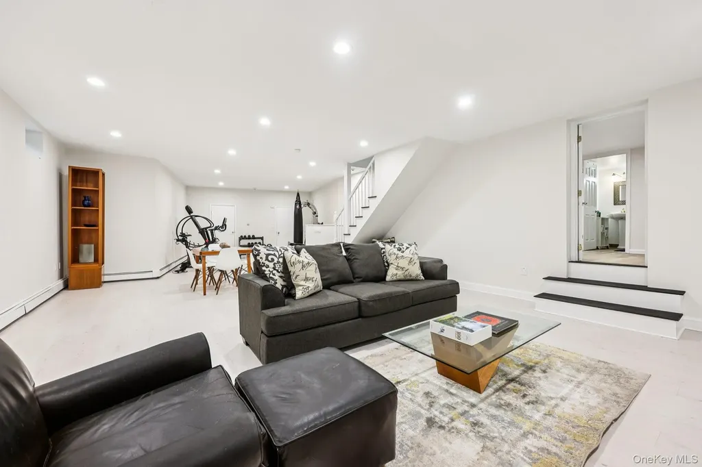 6 Carol Lane Mamaroneck NY 10543