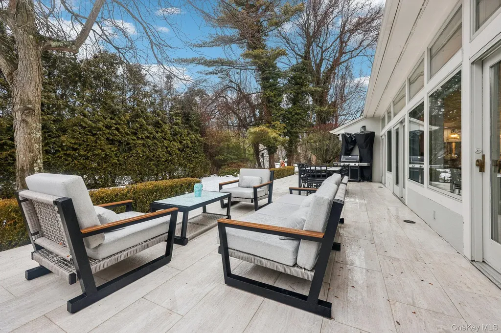 6 Carol Lane Mamaroneck NY 10543