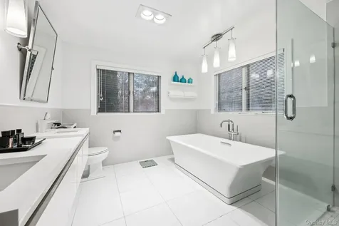 6 Carol Lane Mamaroneck NY 10543