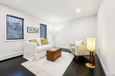 6 Carol Lane Mamaroneck NY 10543