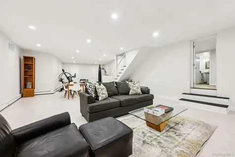 6 Carol Lane Mamaroneck NY 10543