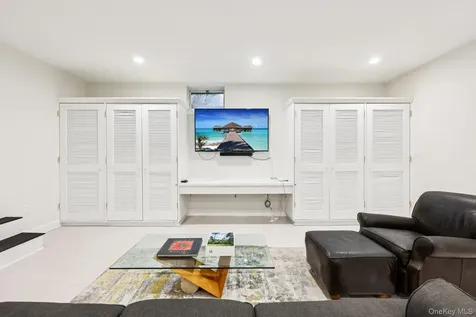 6 Carol Lane Mamaroneck NY 10543