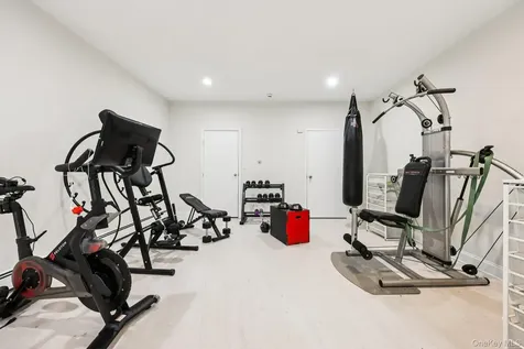 6 Carol Lane Mamaroneck NY 10543