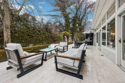 6 Carol Lane Mamaroneck NY 10543