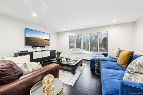 6 Carol Lane Mamaroneck NY 10543