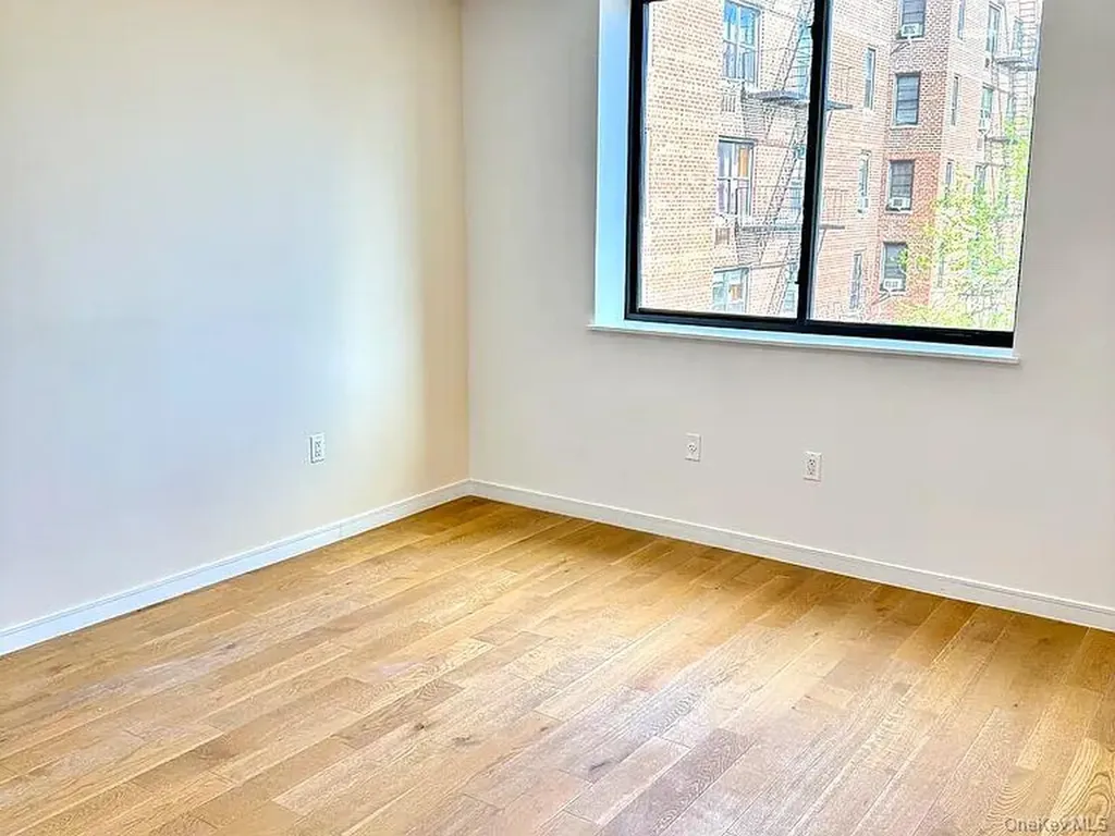 13222 41st Road Flushing NY 11355