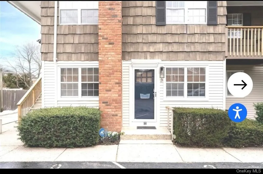 40 Canoe Place Hampton Bays NY 11946