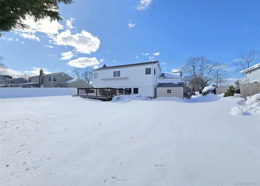 165 Edgewater Avenue Bayport NY 11705