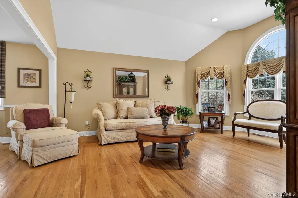10 Manor Place Smithtown NY 11787