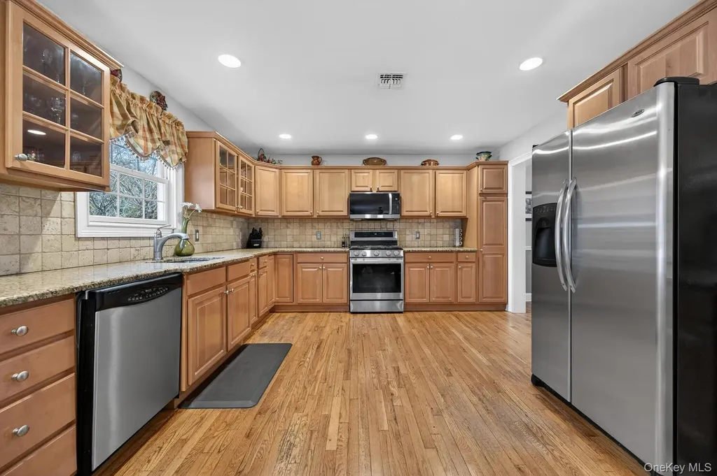 10 Manor Place Smithtown NY 11787
