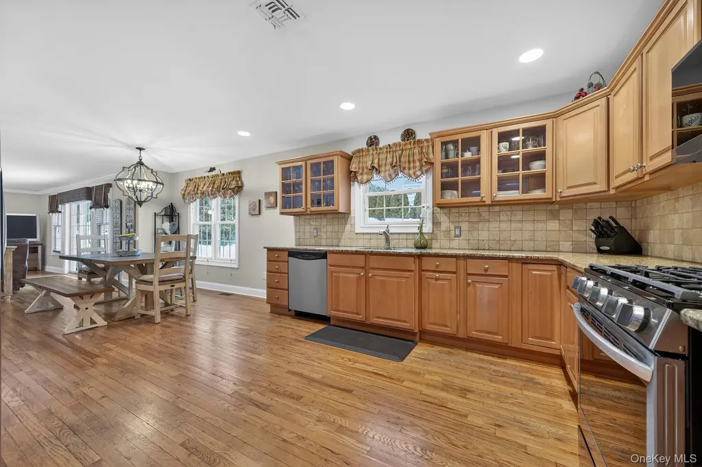 10 Manor Place Smithtown NY 11787