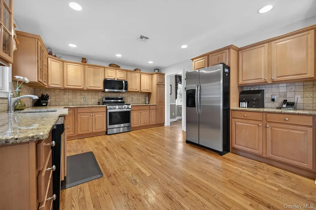 10 Manor Place Smithtown NY 11787