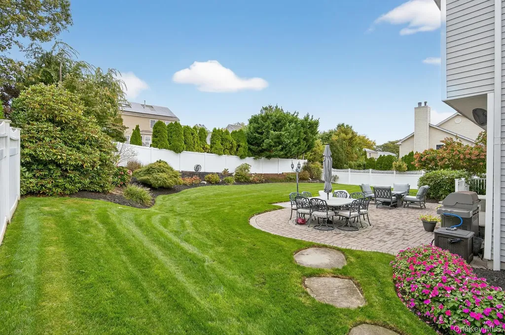 10 Manor Place Smithtown NY 11787