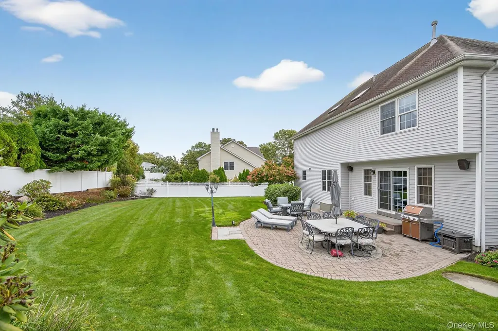 10 Manor Place Smithtown NY 11787