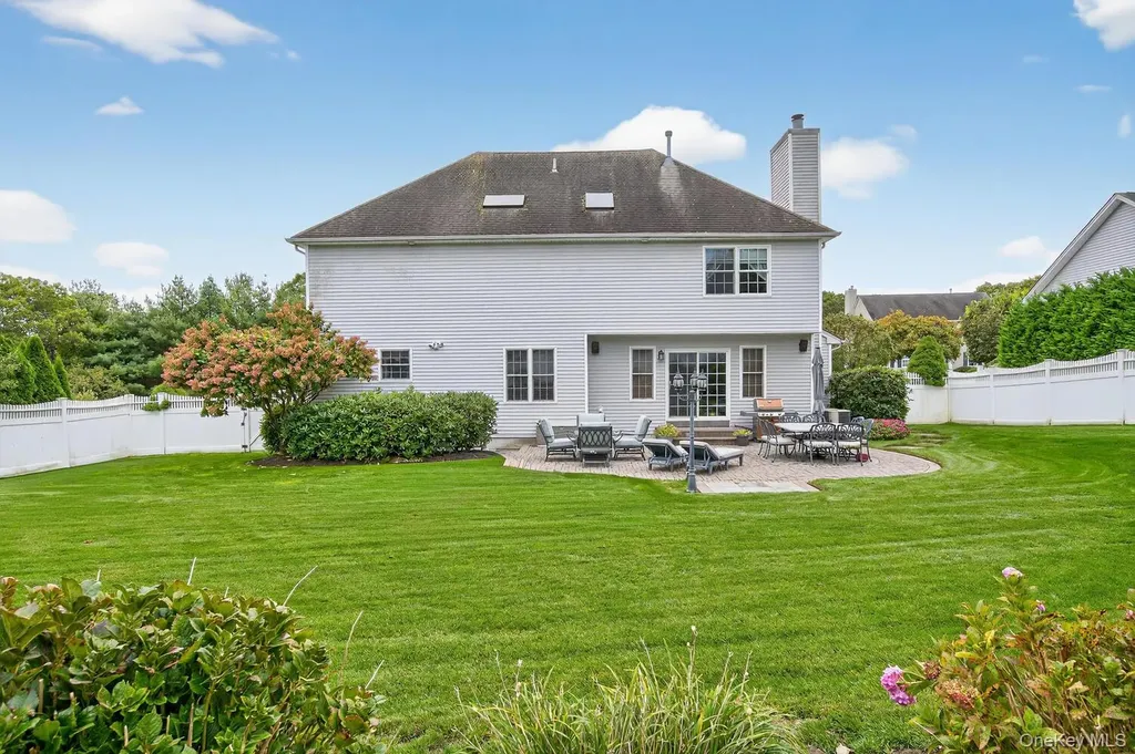10 Manor Place Smithtown NY 11787