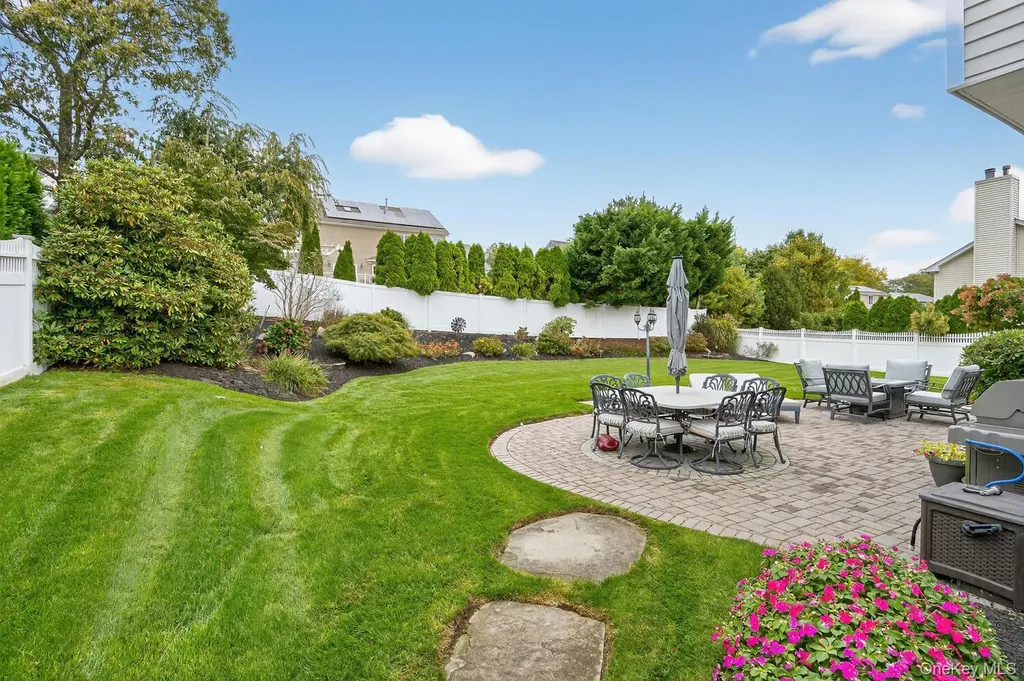 10 Manor Place Smithtown NY 11787