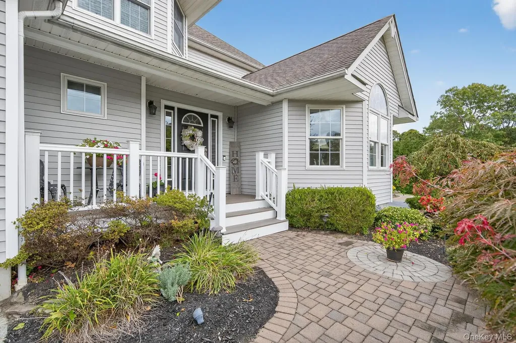 10 Manor Place Smithtown NY 11787