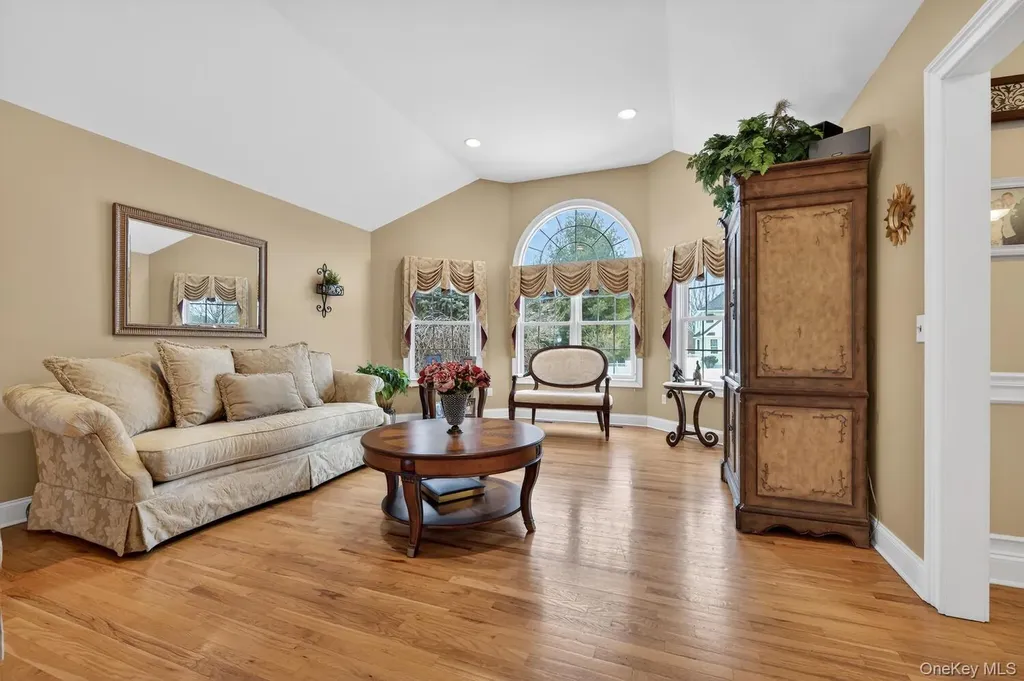 10 Manor Place Smithtown NY 11787