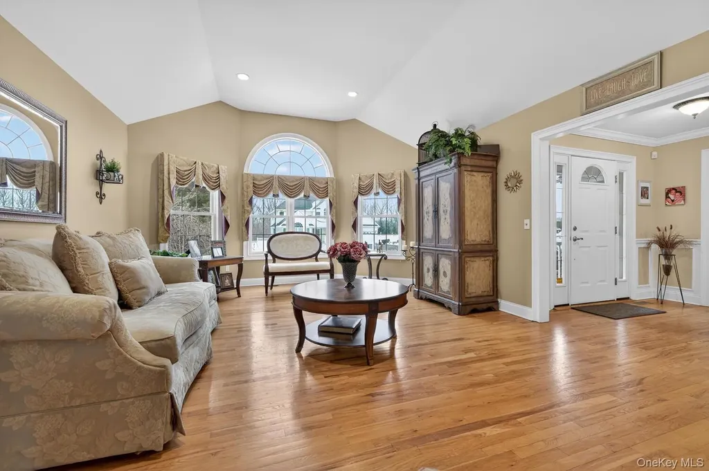 10 Manor Place Smithtown NY 11787