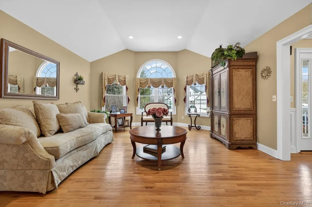 10 Manor Place Smithtown NY 11787