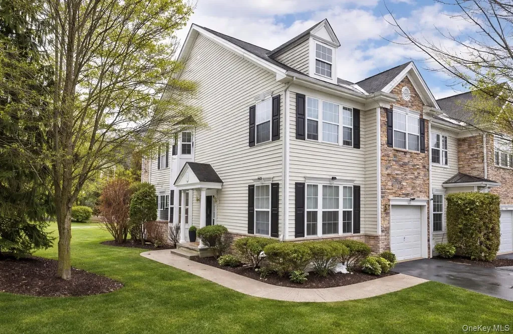 17 Gillian Court Monroe NY 10950