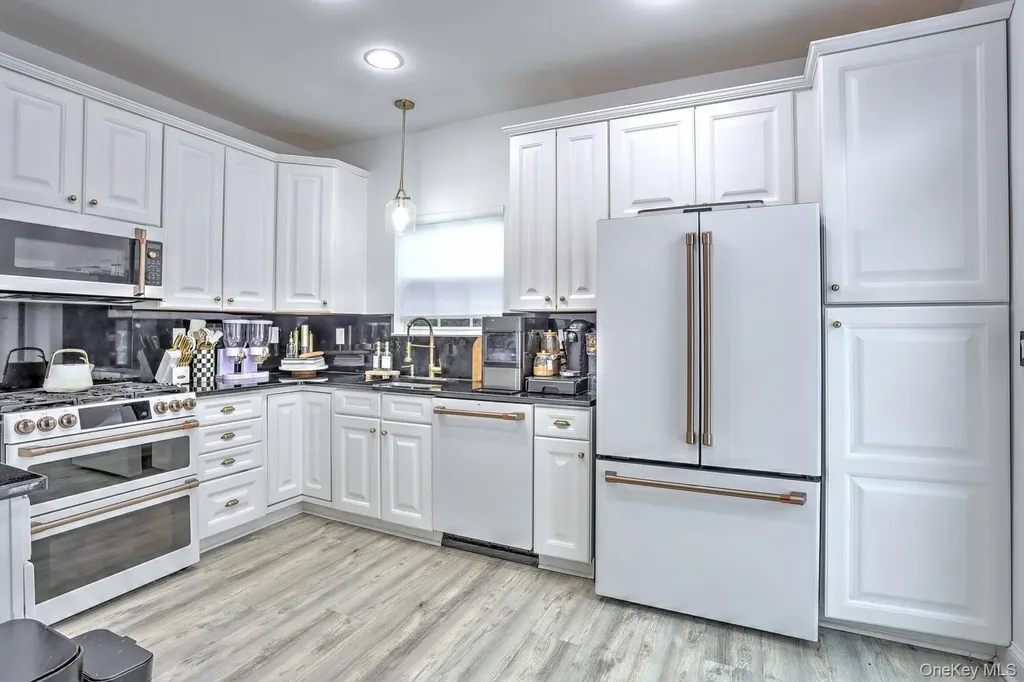 17 Gillian Court Monroe NY 10950