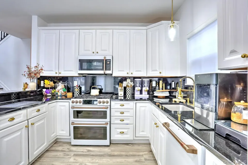17 Gillian Court Monroe NY 10950