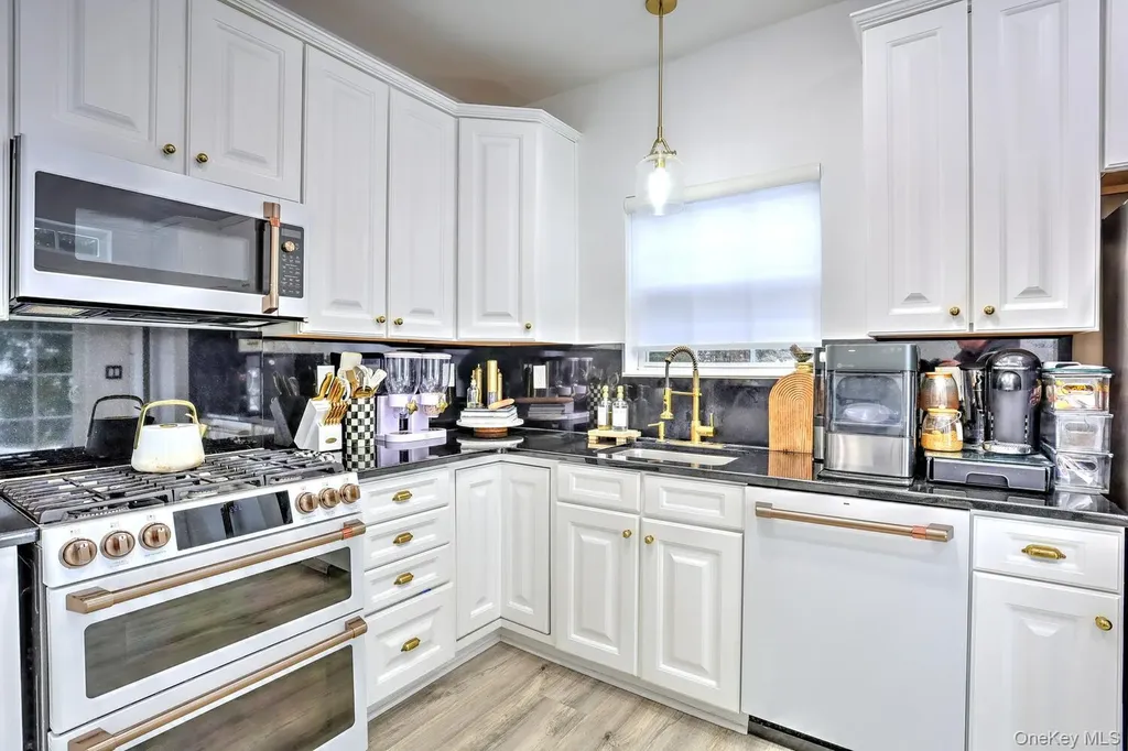 17 Gillian Court Monroe NY 10950