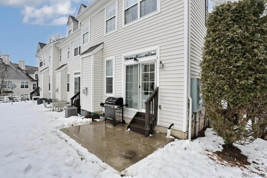 17 Gillian Court Monroe NY 10950