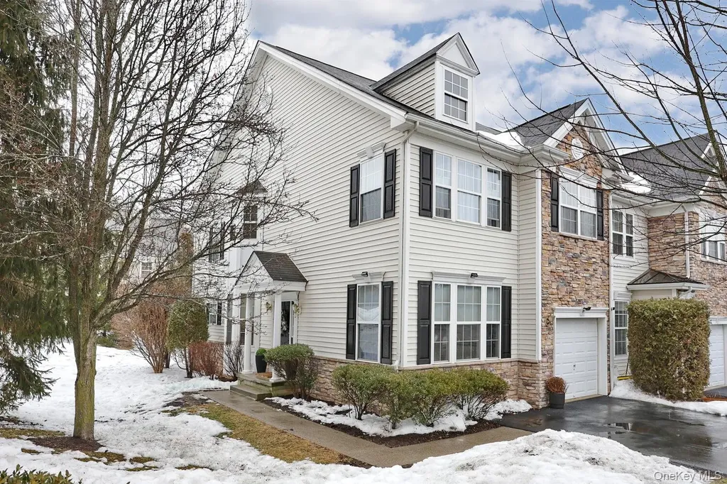 17 Gillian Court Monroe NY 10950