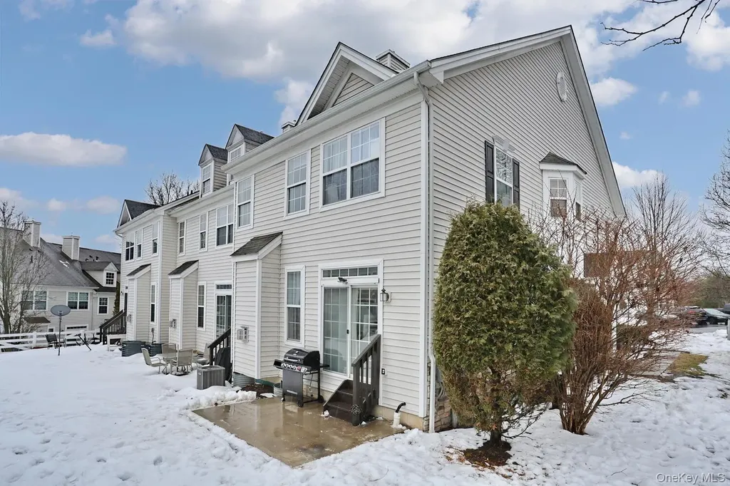 17 Gillian Court Monroe NY 10950