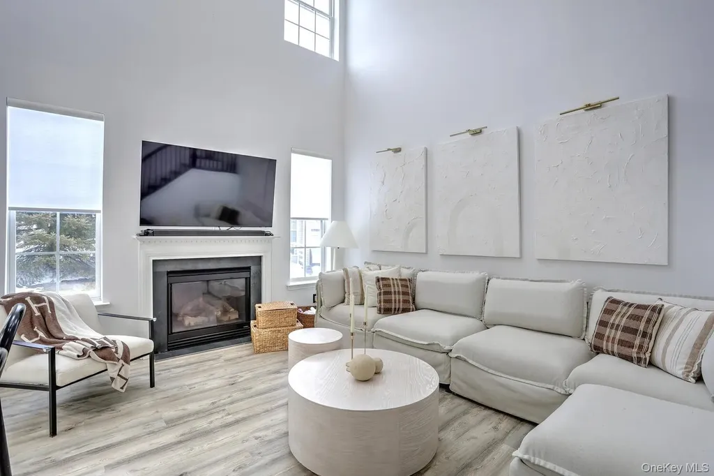 17 Gillian Court Monroe NY 10950