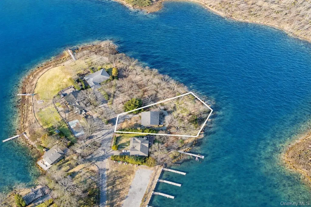 9 Helens Lane Southampton NY 11968