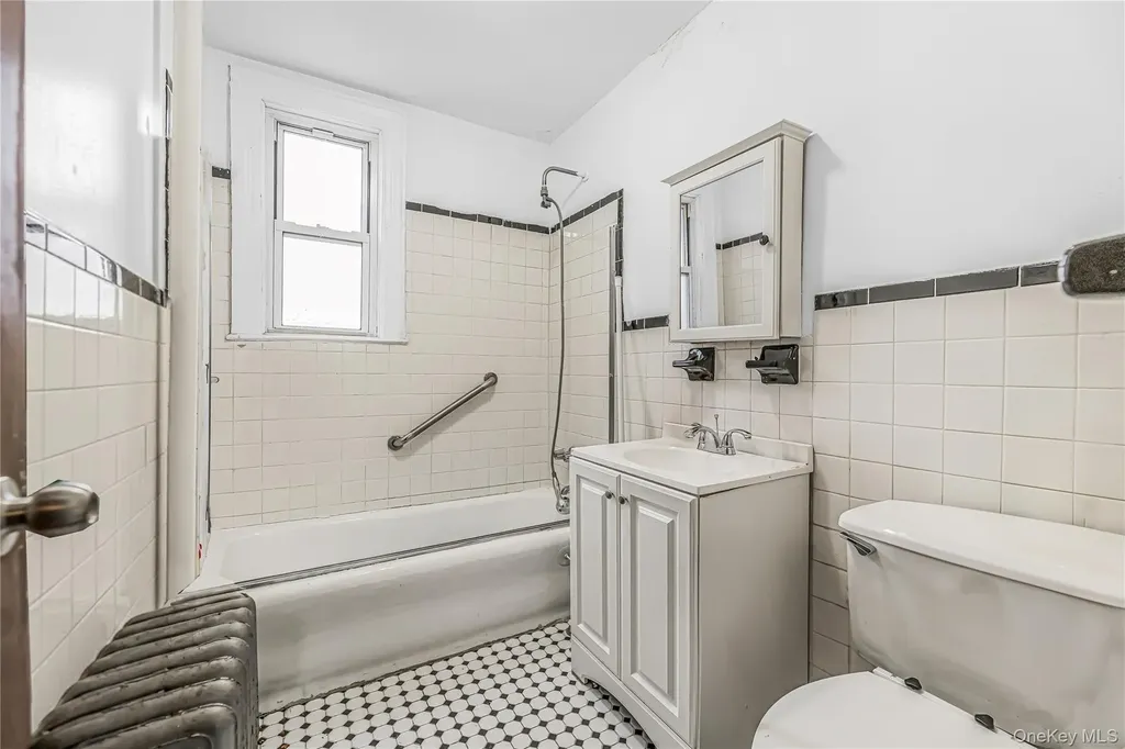 3425 Dekalb Avenue Bronx NY 10467