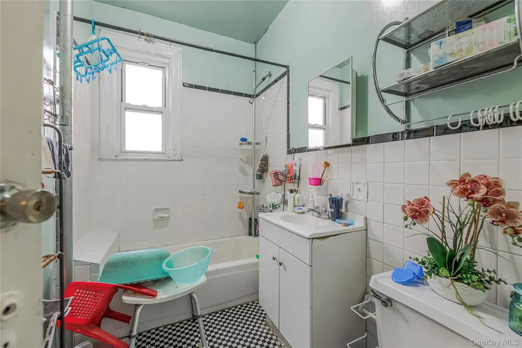 3425 Dekalb Avenue Bronx NY 10467