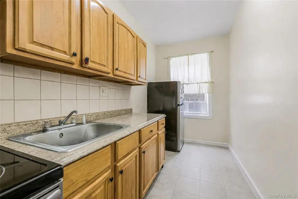 3425 Dekalb Avenue Bronx NY 10467