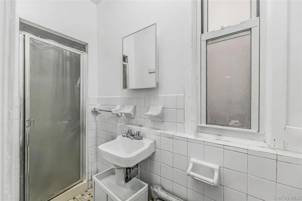 3425 Dekalb Avenue Bronx NY 10467