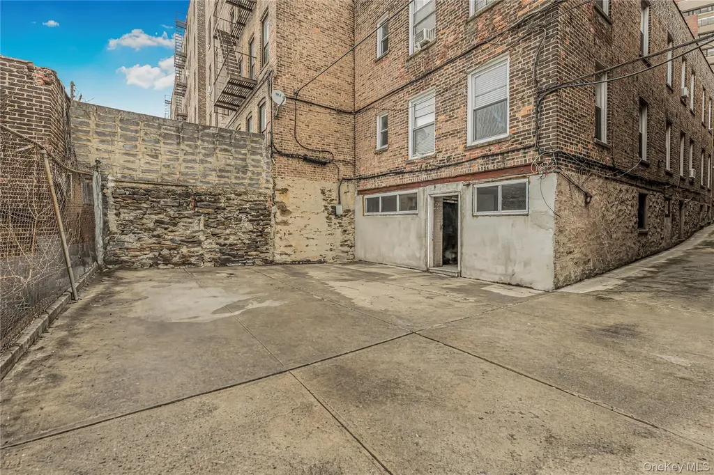 3425 Dekalb Avenue Bronx NY 10467