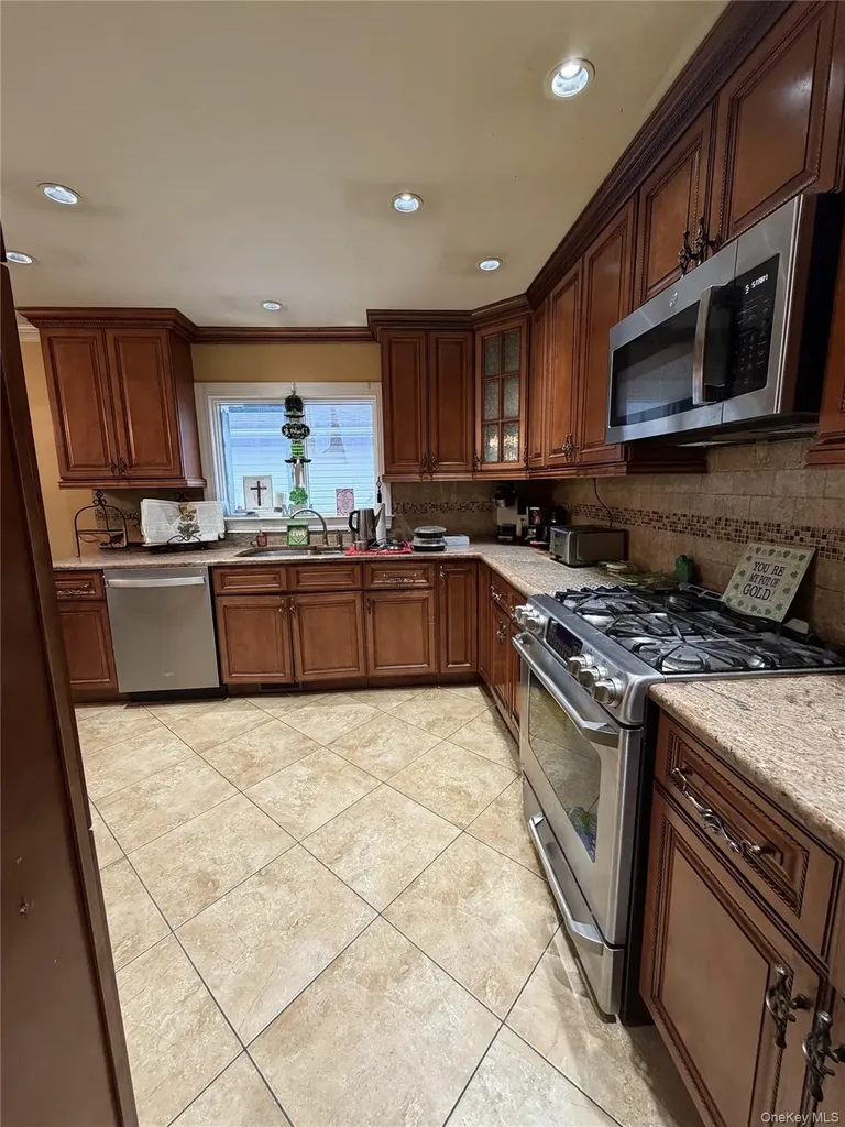 15936 88th Street Howard Beach NY 11414