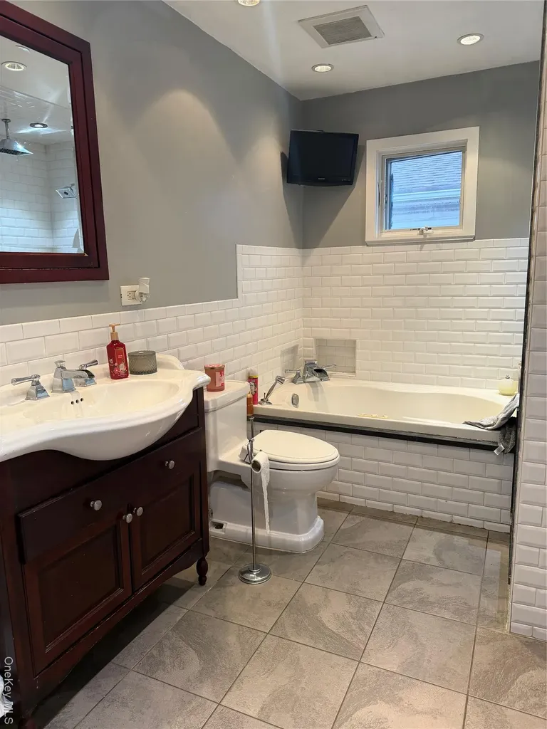 15936 88th Street Howard Beach NY 11414