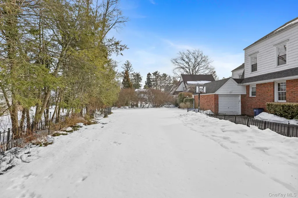 401 Heathcote Road Scarsdale NY 10583