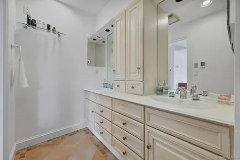 401 Heathcote Road Scarsdale NY 10583