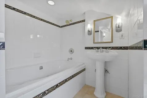 401 Heathcote Road Scarsdale NY 10583
