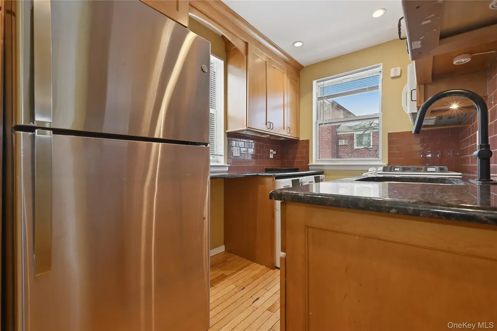 263-33 73rd Avenue Glen Oaks NY 11004
