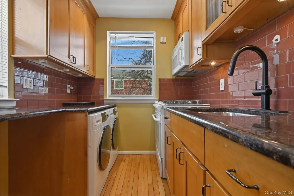 263-33 73rd Avenue Glen Oaks NY 11004