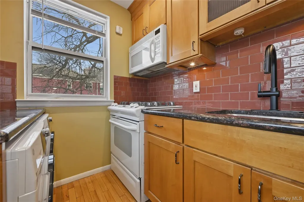 263-33 73rd Avenue Glen Oaks NY 11004