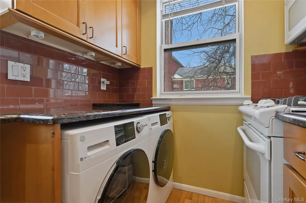 263-33 73rd Avenue Glen Oaks NY 11004