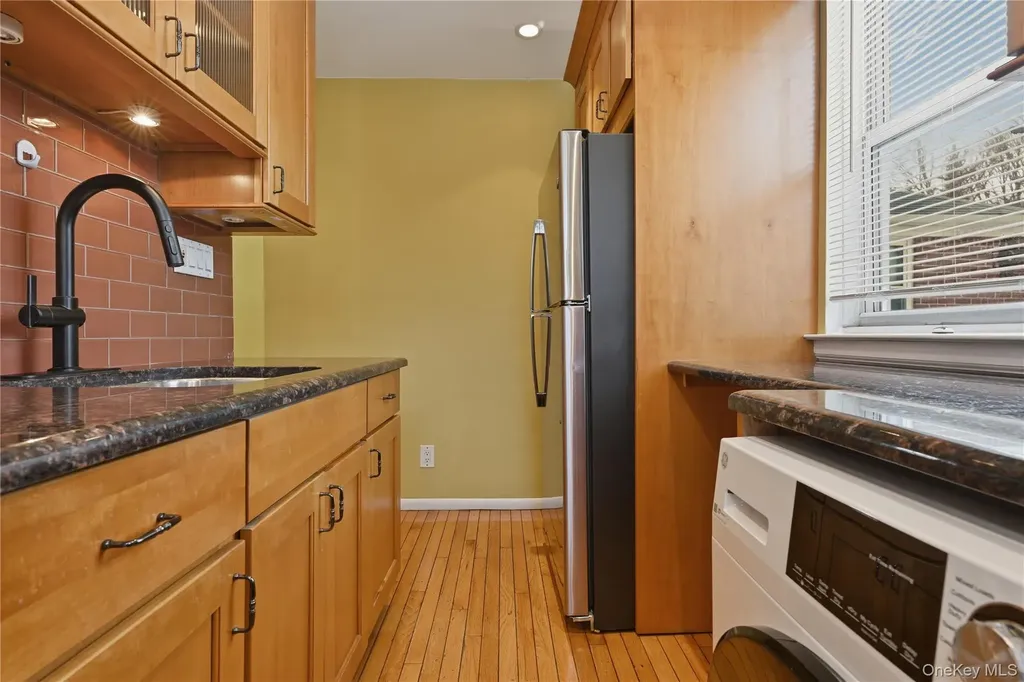 263-33 73rd Avenue Glen Oaks NY 11004